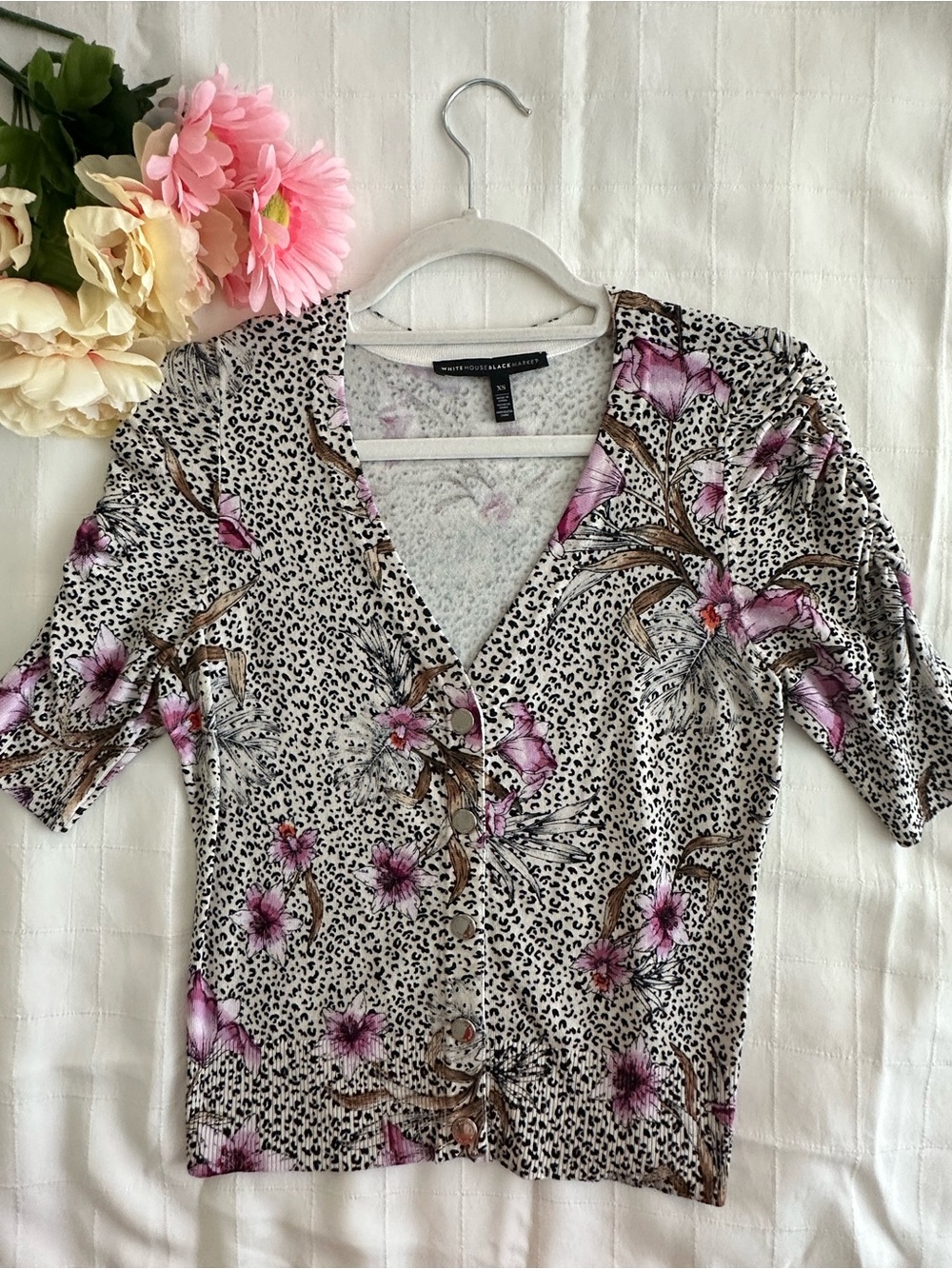 White House Black Market NWOT Pink Floral Button-Down V-Neck Top